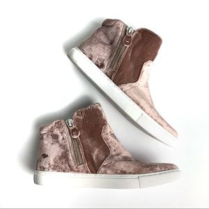 NWOT Gentle Souls Carole Pink Velvet Zip Sneaker